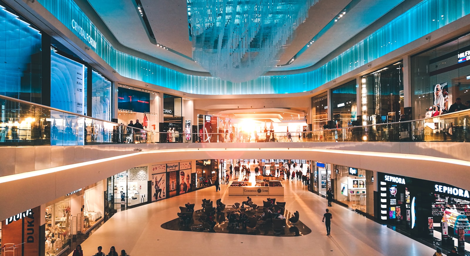 Mixed-use commercial plaza